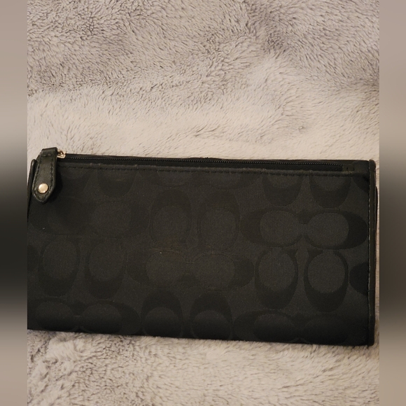 Coach Ashley Signature Canvas BlackTrifold Wallet Clutch - Picture 2 of 5